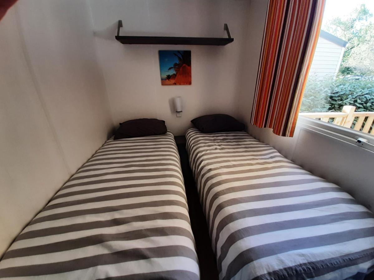 Mobile Home Entierement Equipe ลาโรคด็องเตรง ภายนอก รูปภาพ